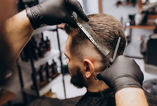 Barbería: Corte + Diseño o Rasurado de Barba