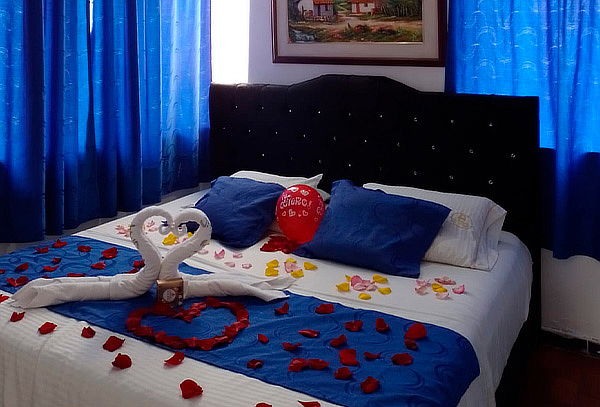 Noche Romántica + Decoración Temática + Desayuno en Melgar