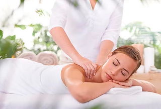 Masaje Relajante en Espalda + Cuello + Hidratación Facial