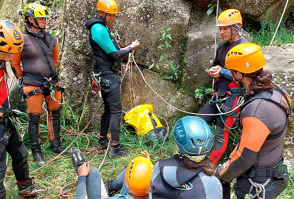 Canyoning Deporte de Aventura: Descenso por Cascadas 