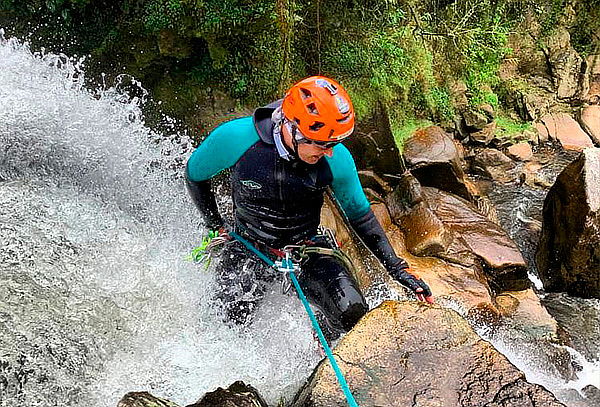 Canyoning Deporte de Aventura: Descenso por Cascadas 