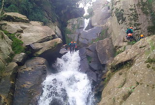 Canyoning Deporte de Aventura: Descenso por Cascadas 