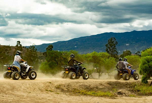 Actividad Extrema en Cuatrimotos + Visita Pozos Azules  