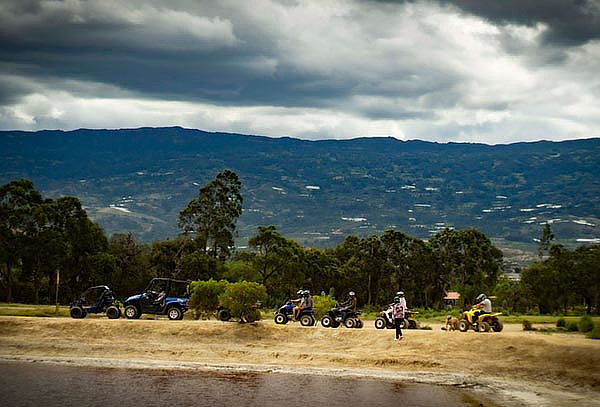 Actividad Extrema en Cuatrimotos + Visita Pozos Azules  