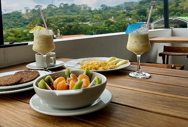 Hospedaje para 2 o 4 + Desayuno americano Tena Cundinamarca