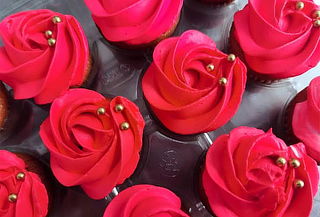 36 Cupcakes Medianos de Rosa Decorados 