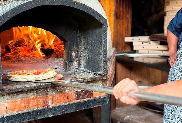 Plan Amigos en TRAMONTI:  Pizza + Soda para 4 o 8 Personas 