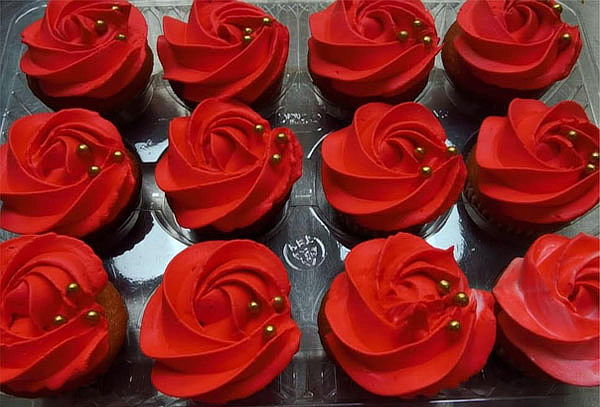 36 Cupcakes Medianos de Rosa Decorados 