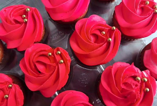 36 Cupcakes Medianos de Rosa Decorados 