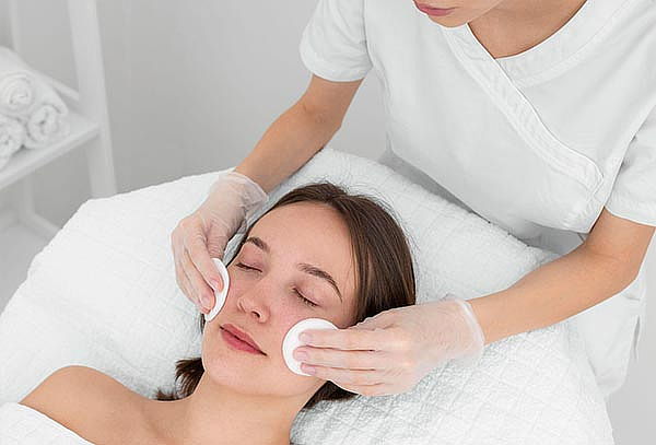 Limpieza Facial + Microdermoabrasión + Peeling Cosmético