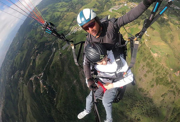 Vuelo en Parapente por 15 Minutos con Acrobacias o Relajante