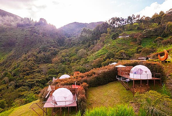 Girardota Glamping en Pareja: Desayuno + Jacuzzi + Malla 