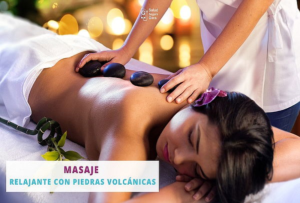 Masaje relajante con piedras volcánicas de espalda y cuello