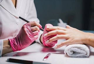 Manicure + Pedicure + Esmaltado tradicional  y más...