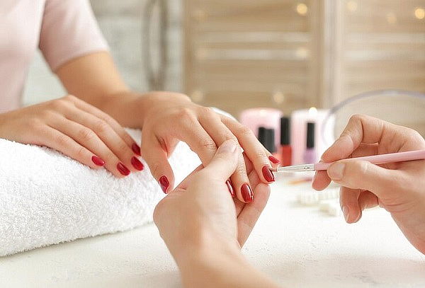 Manicure + Semipermanente +  Hidratacion con Veloterapia