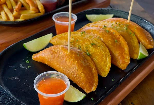 Combo Pareja Jarra de Cerveza  + 5 Empanadas 