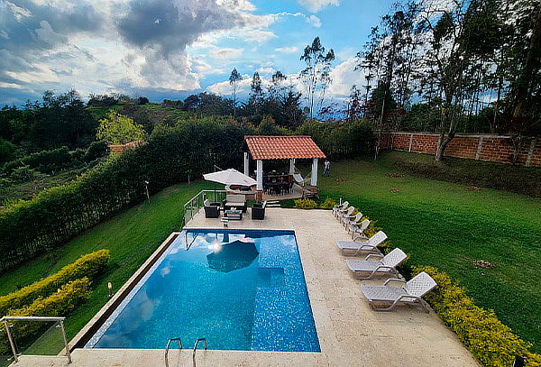 Chalet de Lujo en el Oriente Antioqueño: Jacuzzi + Piscina 