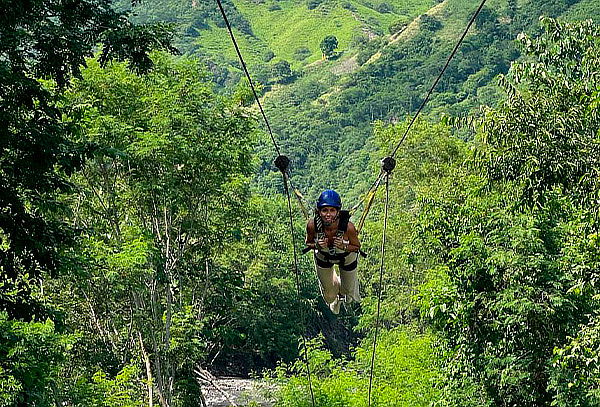 Plan en Vuelo Canopy Más Largo de Colombia con 1260 Metros