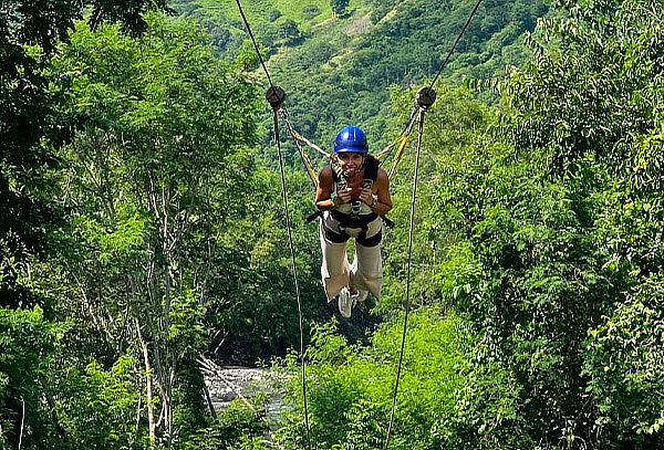 Plan en Vuelo Canopy Más Largo de Colombia con 1260 Metros