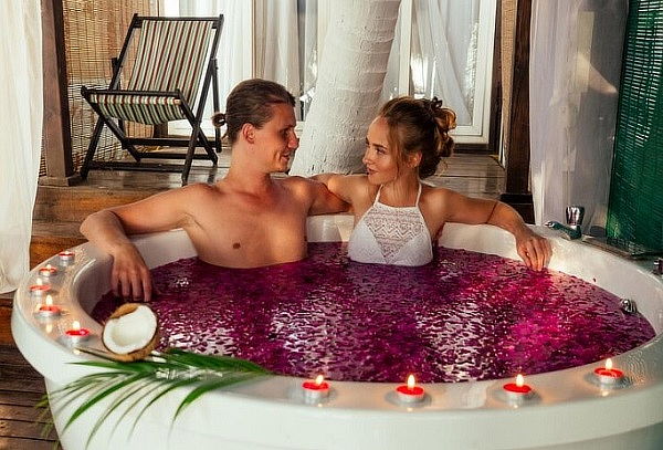  Spa en pareja VIP con Vino + Sauna + Jacuzzi + Masaje 