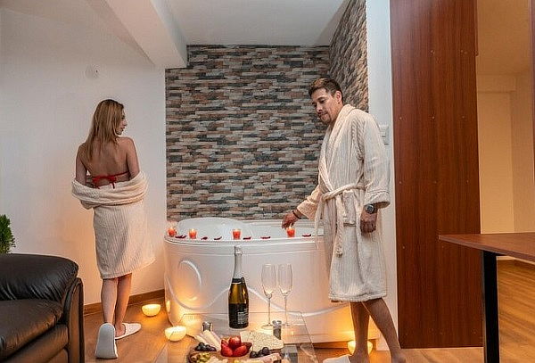 SPA en pareja Masaje relajante + Decoración + Sauna + Vino