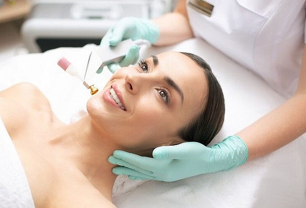 Hidrafacial 7 en 1 con Detoxificación facial + Pelling