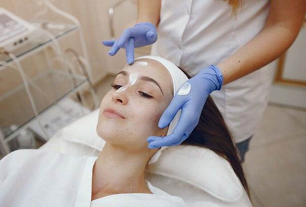 Tratamiento de Rejuvenecimiento Facial con Dermapen 