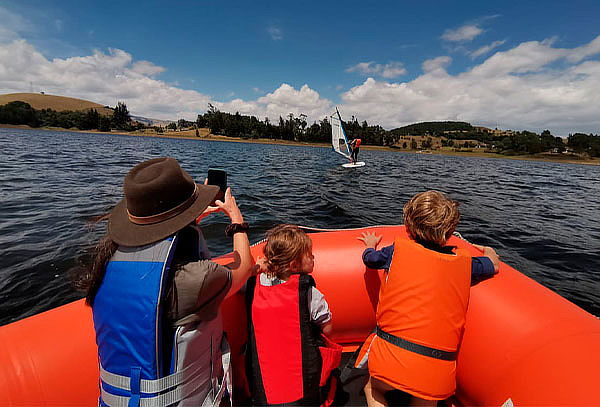 Tour en Bote Gomón para 4 Personas en la Represa del Sisga