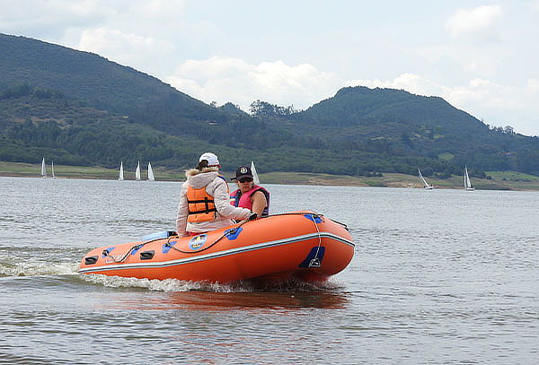 Tour en Bote Gomón para 4 Personas en la Represa del Sisga