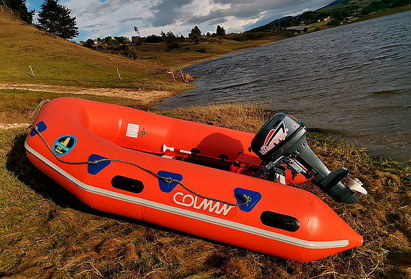 Tour en Bote Gomón para 4 Personas en la Represa del Sisga