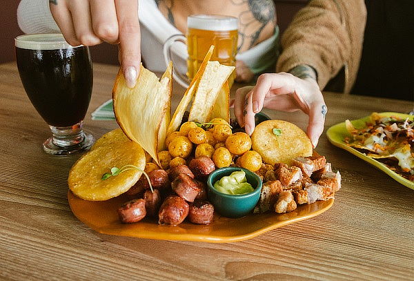 Tarde para picar: Picada + Jarra de cerveza