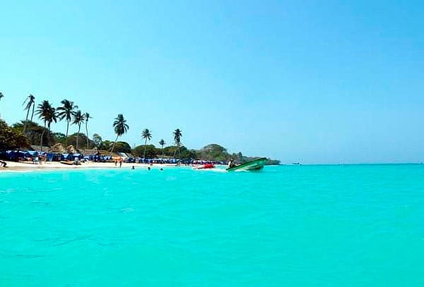 Tour Terrestre a Playa Blanca - Isla Barú + Almuerzo 