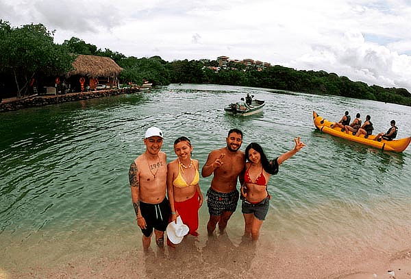 Tour Mágico en Barú con Almuerzo y Actividad de Snorkeling