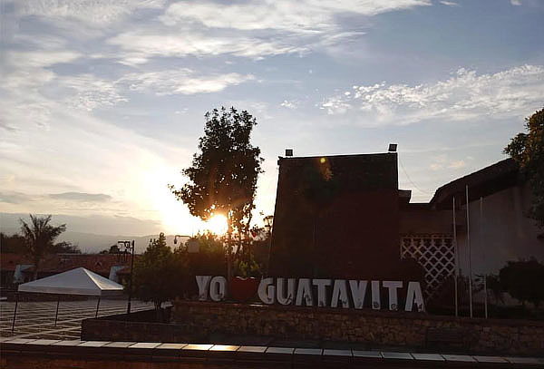 Noche Romántica en Pareja + Recorrido Velero en Guatavita