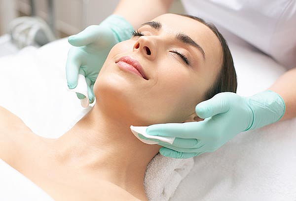 Limpieza Facial Profunda con Extracción Manual 