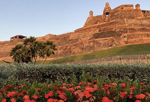 Cartagena: Tour en Chiva + Entrada al Castillo de San Felipe