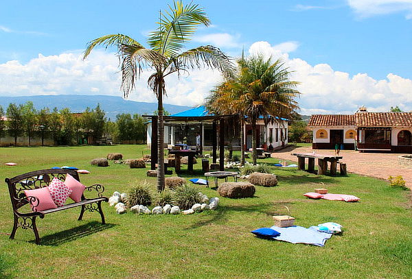 Noche Romántica en Villa de Leyva con Desayuno y Decoración 