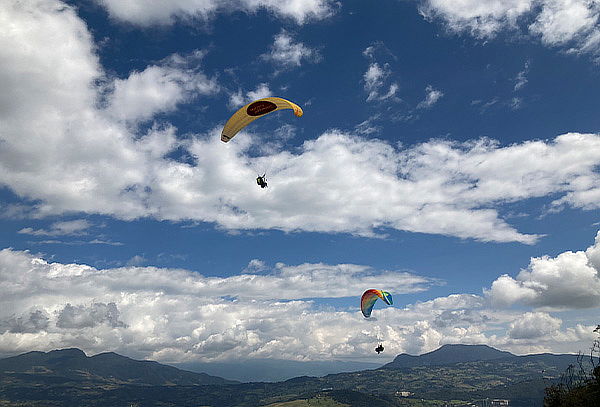 Vuelo en Parapente en la Calera para 1 o 2 Personas