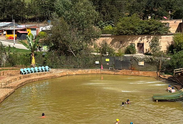 Aventura Invertida: Granja al Revés y Termales de Guasca 