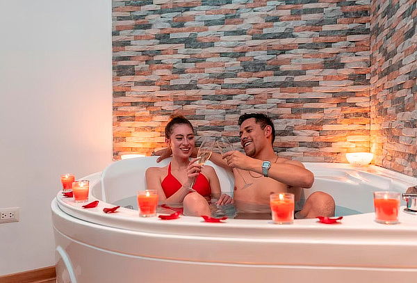 Spa Celebración en Pareja por 2 Horas + Jacuzzi