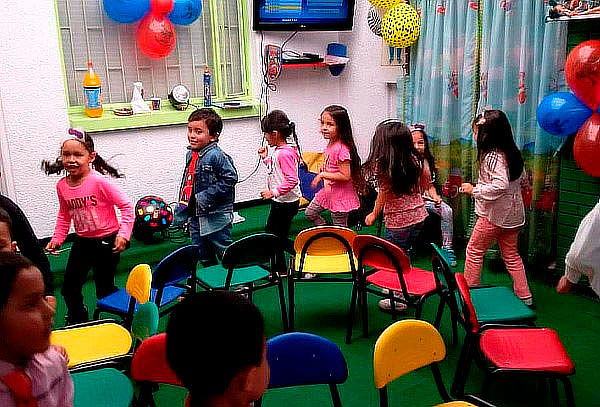 Paquete Fiesta Infantil para 20 Niños con Animador + Payasos