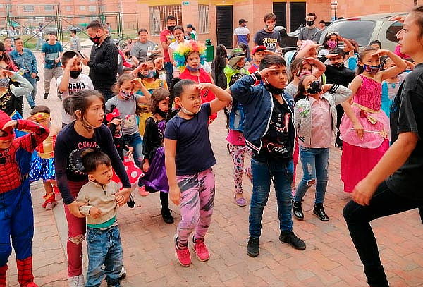 Paquete Fiesta Infantil para 20 Niños con Animador + Payasos