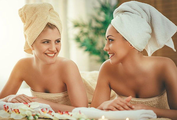 Spa para 2, 3 o 4 Amigas con Jacuzzi Galerías