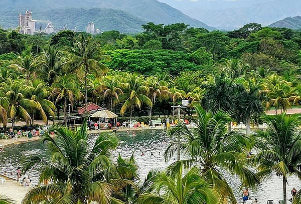 Playa Hawai: Día de Sol + Transporte + Desayuno