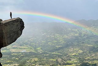 Pasadía Piedra Colgada de Susa y La Laguna de Fúquene 