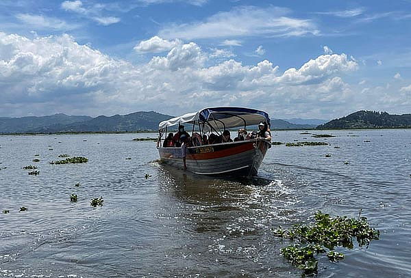 Pasadía Piedra Colgada de Susa y La Laguna de Fúquene 