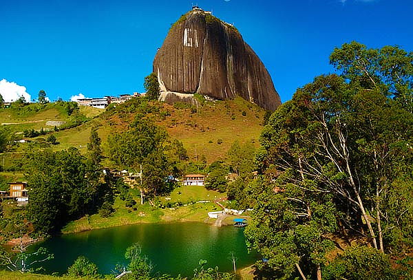 Pasadía a Guatapé + Desayuno + Almuerzo + Tour Guiado 