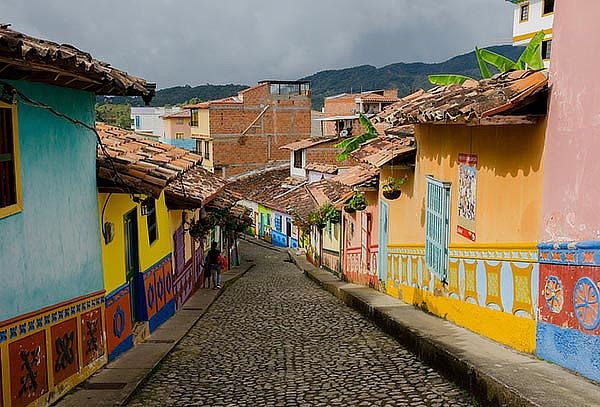 Pasadía a Guatapé + Desayuno + Almuerzo + Tour Guiado 