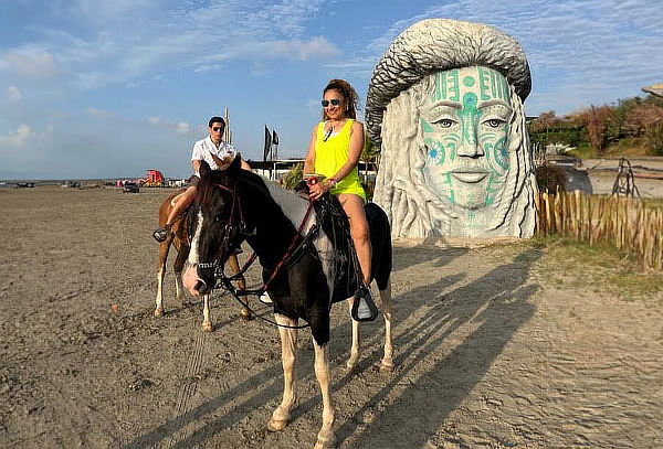 Cabalgata al Atardecer + Parrillada de Mar en Cartagena