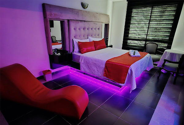 4 Horas en Motel Luna Azul, Opción Jacuzzi o Sauna